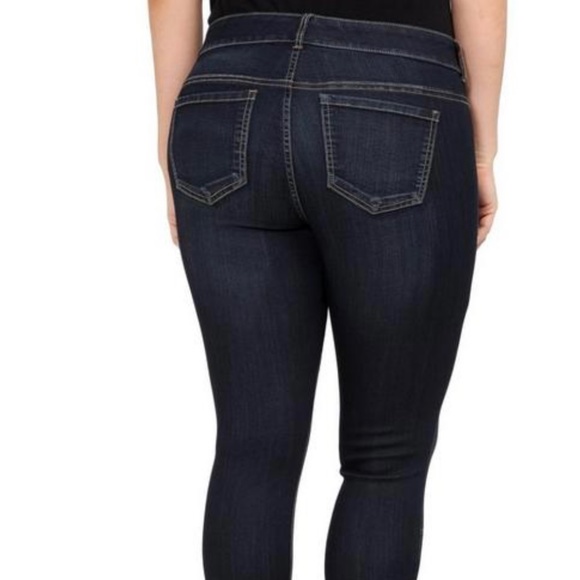 Torrid - Picture 2 of 5